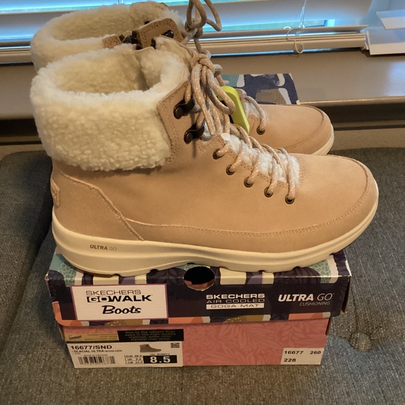 Skechers Women’s On the Go Glacial Ultra - Woodlands Winter Boots, size 8.5 - Picture 8 of 10